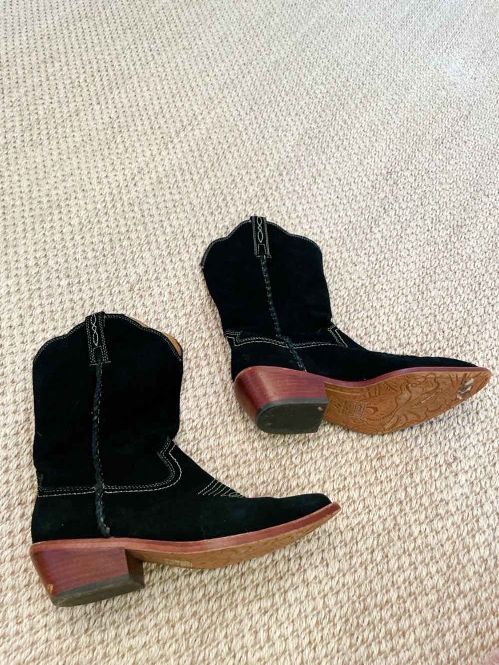 Black Embroidered Pointy Toe Suede Western Boots Mid-Shaft Boots size 6 - EUC - Picture 3 of 8